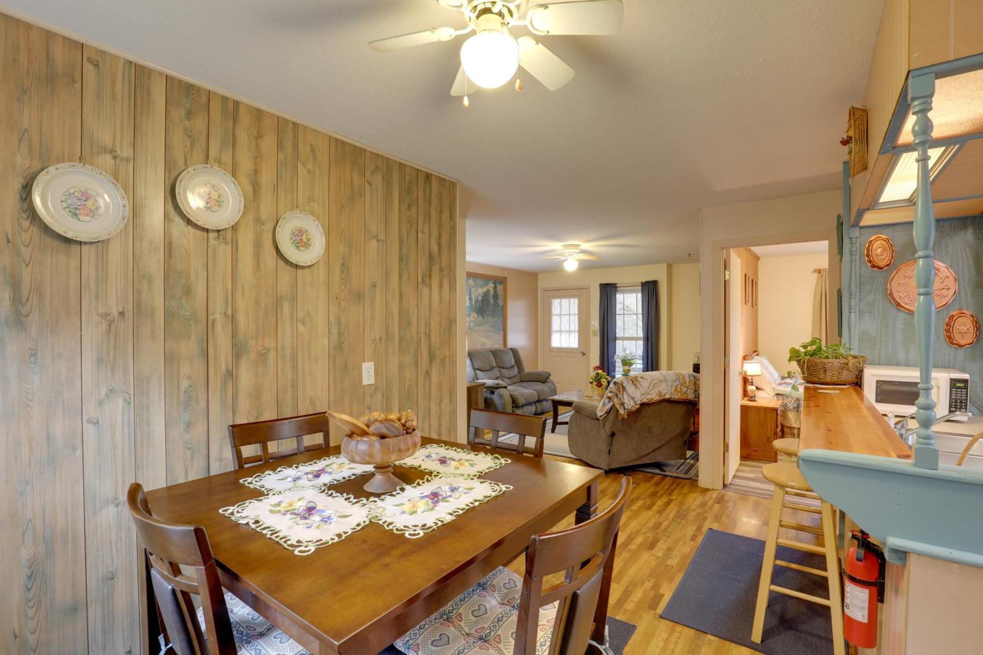 Riverfront Hot Springs Cabin With Private Hot Tub! Εξωτερικό φωτογραφία