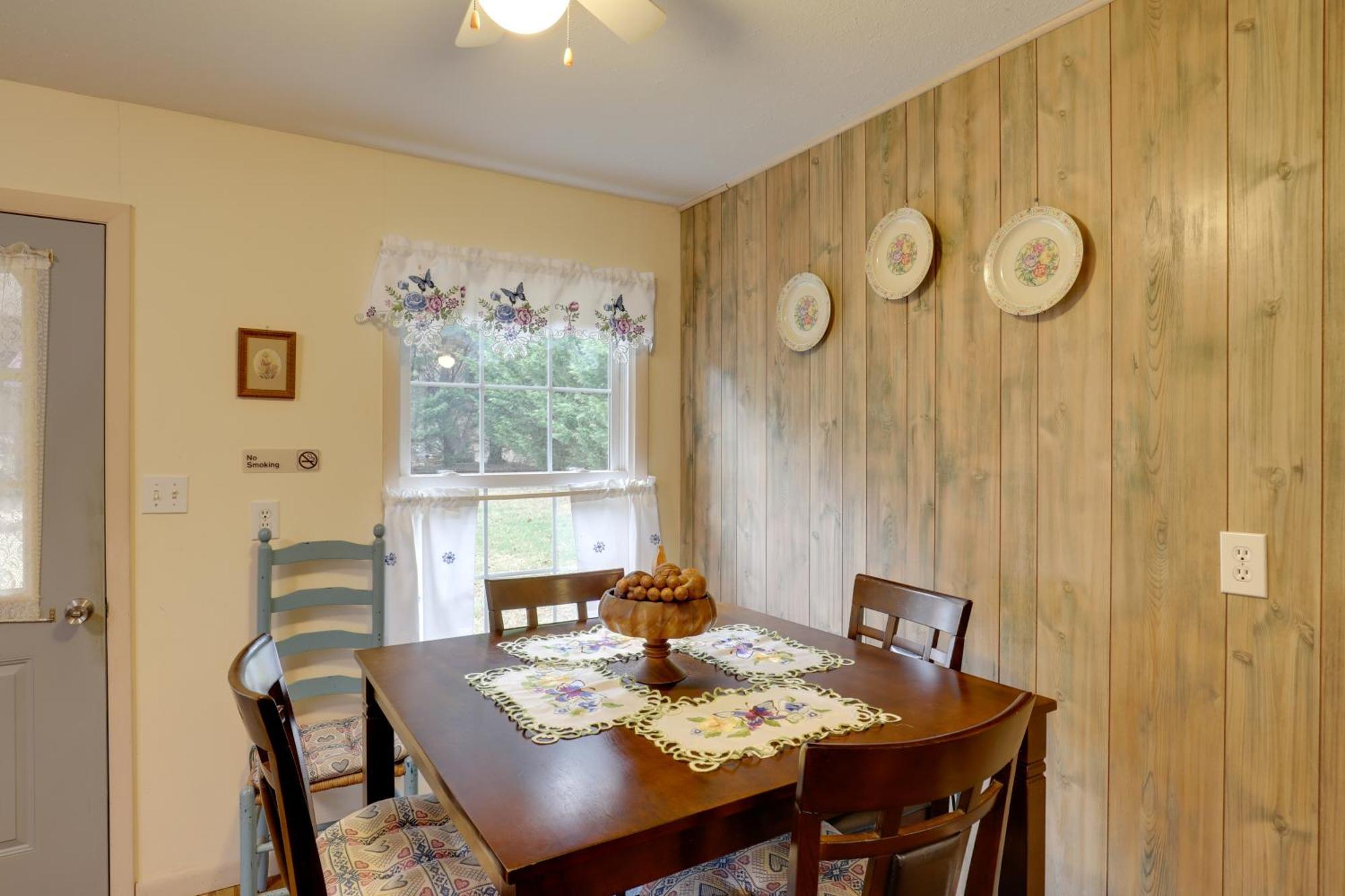 Riverfront Hot Springs Cabin With Private Hot Tub! Εξωτερικό φωτογραφία