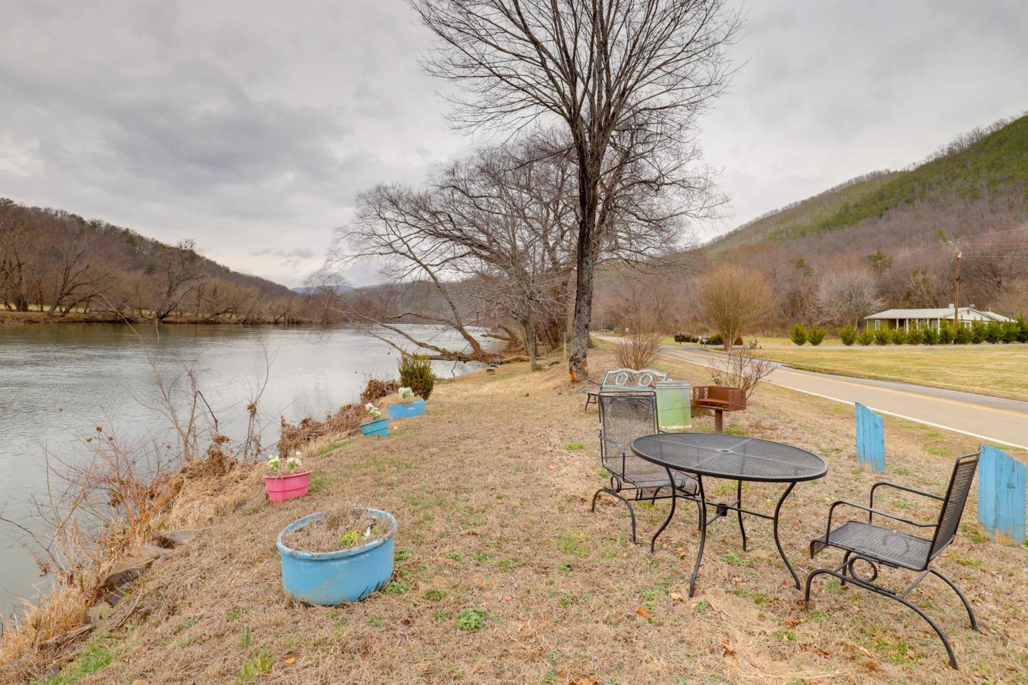 Riverfront Hot Springs Cabin With Private Hot Tub! Εξωτερικό φωτογραφία